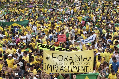 A milion Brazilc vylo do ulic kvli stagnující ekonomice, rostoucím cenám a...