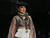 Modelka na South Asian Fashion Exhibition v Karáí.
