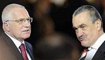 Jediní nepodepsali. Smlouvu si jako „horký brambor“ přehazuje prezident Klaus a ministr zahraničí Schwarzenberg. | na serveru Lidovky.cz | aktuální zprávy
