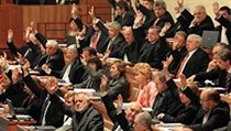 Senátoři hlasují pro Lisabonskou smlouvu. | na serveru Lidovky.cz | aktuální zprávy