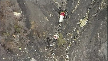 Trosky letounu A320. Stroj sen zítil ve francouzských Alpách.