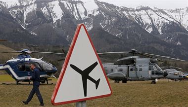 Zchrann helikoptry francouzskho letectva jsou pipraveny na zsah u nehody...