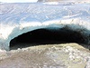 Vstup do ledovcové jeskyn. Tyto útvary vznikají bhem léta, kdy pod ledovcem...