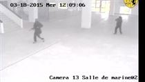Dvojici terorist zachytily bezpenostn kamery v muzeu.