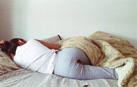 Instagram stáhl fotografie eny s menstruaní krví