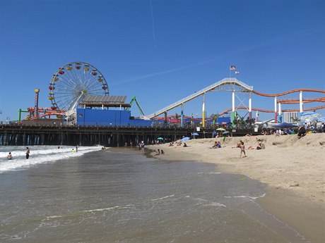 Druhou vcí bylo molo s obím kolem a lochneskou na Santa Monica Pier, kde se...