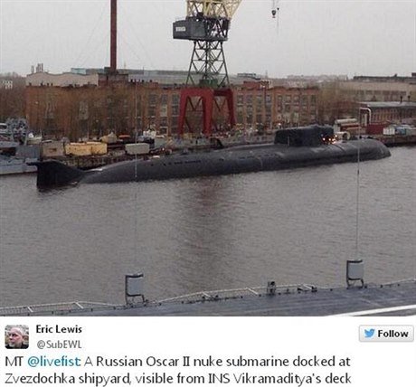 Ruská jaderná ponorka K-266 Oryol kotvící v Archangelsku.
