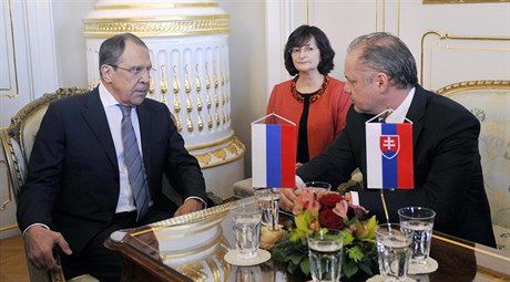 Ruský ministr zahranií Sergej Lavrov (vlevo) a slovenský prezident Andrej...