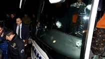 Autobus fotbalist Fenerbahce napadli neznm tonci.