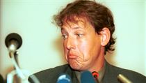 Září 2000: Tehdejší ministr vnitra Stanislav Gross na tiskové konferenci... | na serveru Lidovky.cz | aktuální zprávy