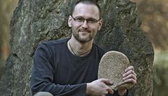 Etnolog a archeolog Jaroslav Řídký odkrývá minulost. Etnolog a archeolog Jaroslav Řídký odkrývá minulost.