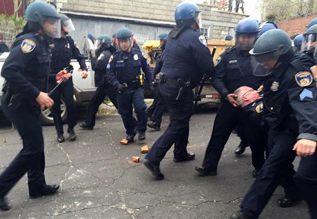 Policie v Baltimore pi stetu s veejností