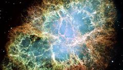 Krabí mlhovina na snímku z Hubbleova teleskopu. Je pozstatkem po explozi...