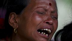 ena z nejmeního královského msta v Káthmádnú, Bhaktapuru, oplakává smrt...