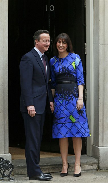 David Cameron se raduje se svou manelkou