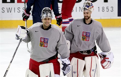 STRÁCI BRANKOVIT. Ondej Pavelec (vlevo) a Alexander Salák na tréninku.