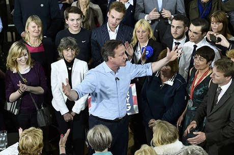 Pedseda britské vlády David Cameron na pedvolebním mítinku v St. Ives,
