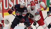 Zleva běloruský brankář Kevin Lalande, útočník USA Brock Nelson a útočník... | na serveru Lidovky.cz | aktuální zprávy