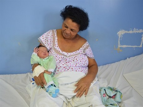 Brazilka v 51 letech porodila své jednadvacáté dít