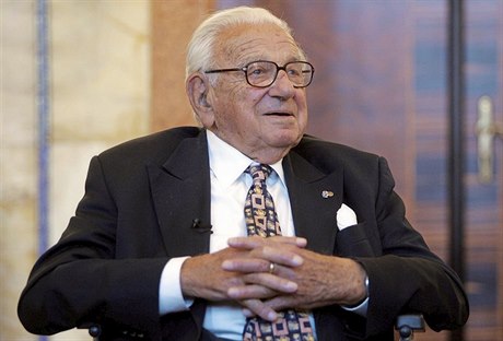 Nicholas Winton, zachránce eskoslovenských dtí, se v úterý doil 106 let.