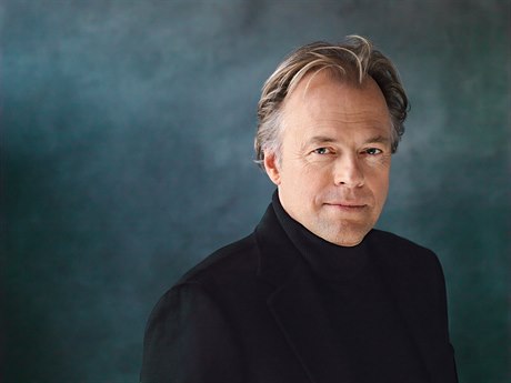 Dirigent Severonmeckého rozhlasového orchestru Hamburk Thomas Hengelbrock.