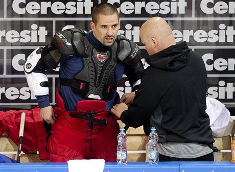 Tomá Plekanec si v pedveer semifinále s Kanadou vyzkouel praský led.