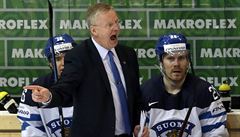 Finský trenér Kari Jalonen bhem tvrtfinálového utkání k rozhodím asto...