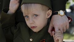 Malý chlapec v historické uniform.