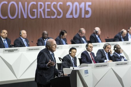 Prezident FIFA Joseph S. Blatter promlouvá bhem páteního kongresu.