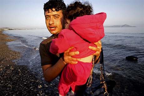 Vtí anci na azyl mají mezi uprchlíky dti a mladiství.