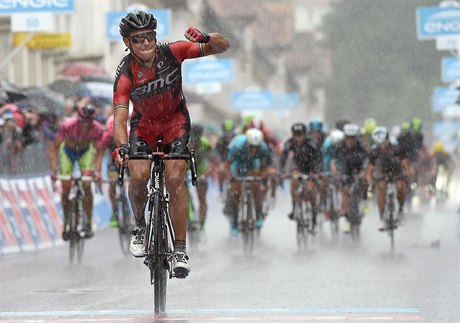 Promoený, ale v cíli. Dvanáctou etapu Gira ovládl Philippe Gilbert