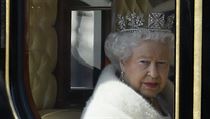 Britská královna Alžběta II. v kočáru v průvodu mezi Buckinghamským palácem a... | na serveru Lidovky.cz | aktuální zprávy
