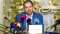 Ministr školství Marcel Chládek na tiskové konferenci ke svému odvolání z čela... Ministr školství Marcel Chládek na tiskové konferenci ke svému odvolání z čela...