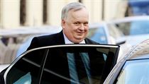 Rekordně dlouhá služba Jiřího Langa v čele Bezpečnostní informační služby se... Rekordně dlouhá služba Jiřího Langa v čele Bezpečnostní informační služby se...