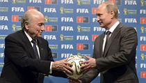 f FIFA Sepp Blatter (vlevo) a rusk prezident Vladimir Putin.