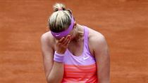 NEDA SE. esk tenistka Petra Kvitov se ve druhm kole Roland Garros trpila.