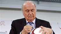 Sepp Blatter je v ele FIFA od roku 1998.