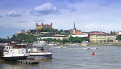 Po Dunaji je to do Vídn pár desítek minut a rychlolod jezdí pkn z centra do...