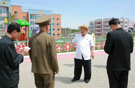 Kim ong-un navtvil sirotinec v pstavnm mst Wonsan.