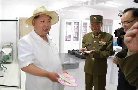 Kim ong-un udl rady bhem inspekce sirotince ve Wonsanu.