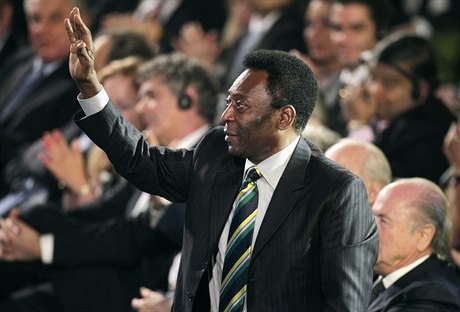 Pelé pi losování kvalifikací o postup na MS 2014.