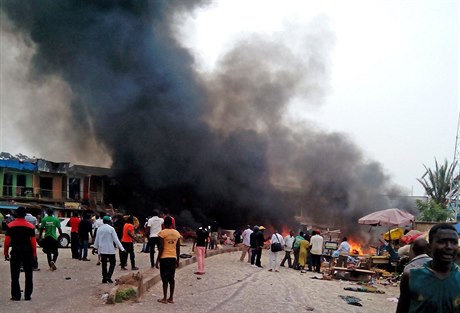 Výbuch cisterny na jihu Nigérie pipravil o ivot desítky lidí (ilustraní...
