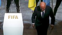 Sepp Blatter odchz z ela FIFA poprv od roku 1998.