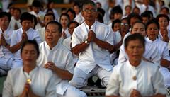 Budhistických oslav se v Thajsku zúastnily tisíce lidí.