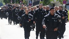 Desítky policist, kteí dohlíeli na bezpenost summitu G7 v Nmecku.