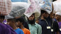 Bangladétí uprchlíci, nalezení na moi, míí zpt do zem pvodu.