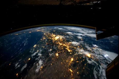 Noní zábry z Mezinárodní vesmírné stanice (ISS)