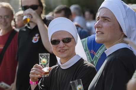 eny pijí pivo v prmru dvakrát týdn, mui si pivo nejastji dávají kadý druhý den. (ilustraní foto)