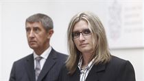 Karla Šlechtová, ministryně pro místní rozvoj a Andrej Babiš v pozadí | na serveru Lidovky.cz | aktuální zprávy