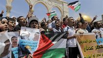 Je to naše půda. Palestinci na Západním břehu protestují proti rozšiřování... Je to naše půda. Palestinci na Západním břehu protestují proti rozšiřování...